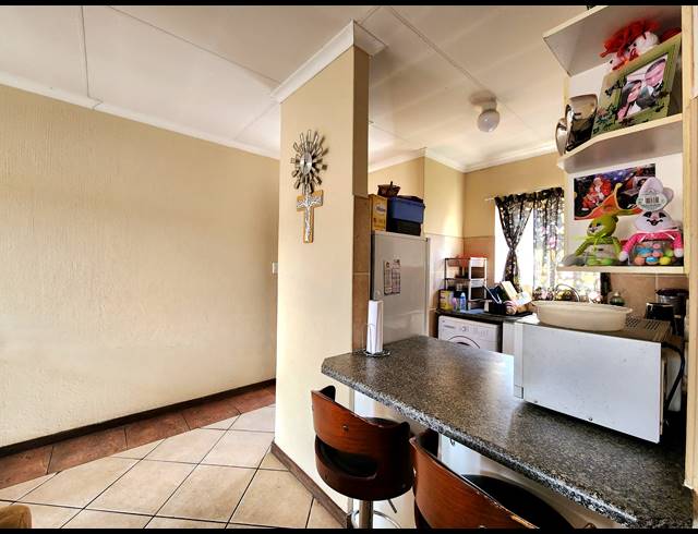 2 BEDROOM APARTMENT FOR SALE IN WILGEHEUWEL